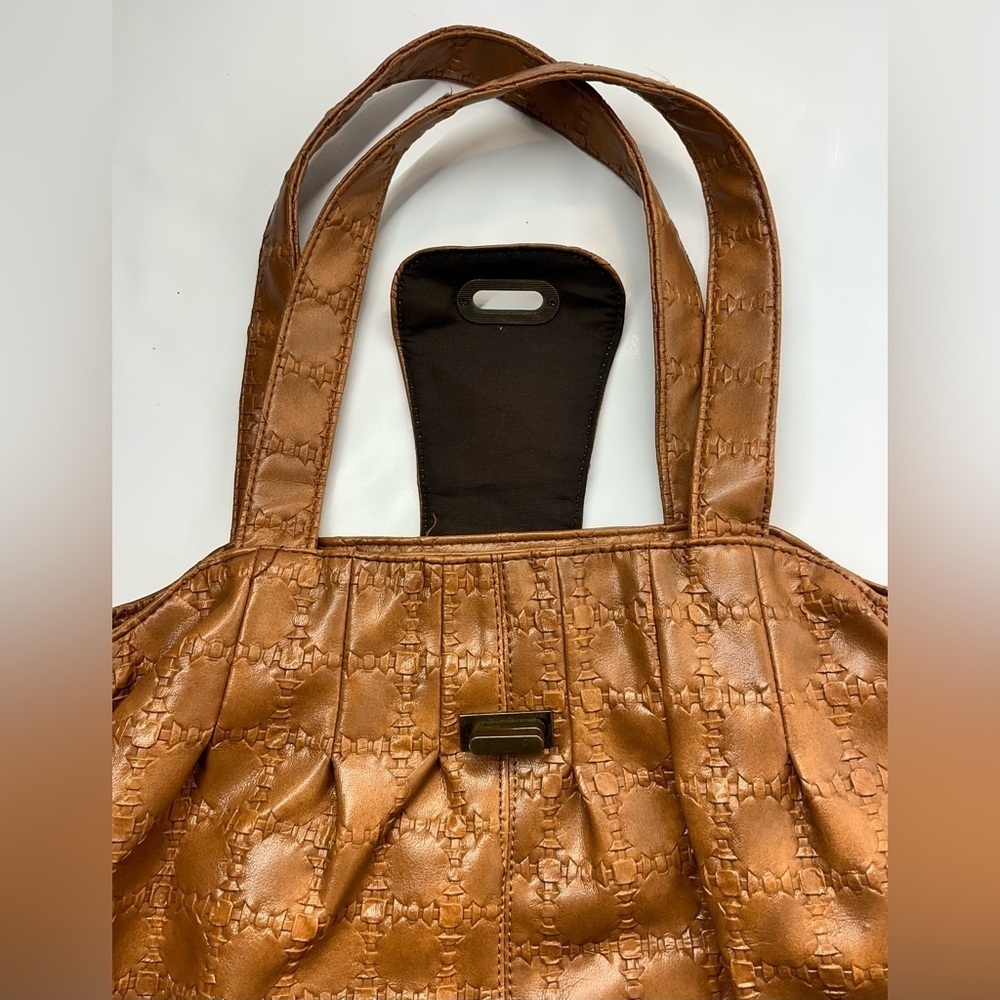 AMICI Accessories Elegant Tan Large Purse Tote or Shoulder Bag - Picture 10 of 16